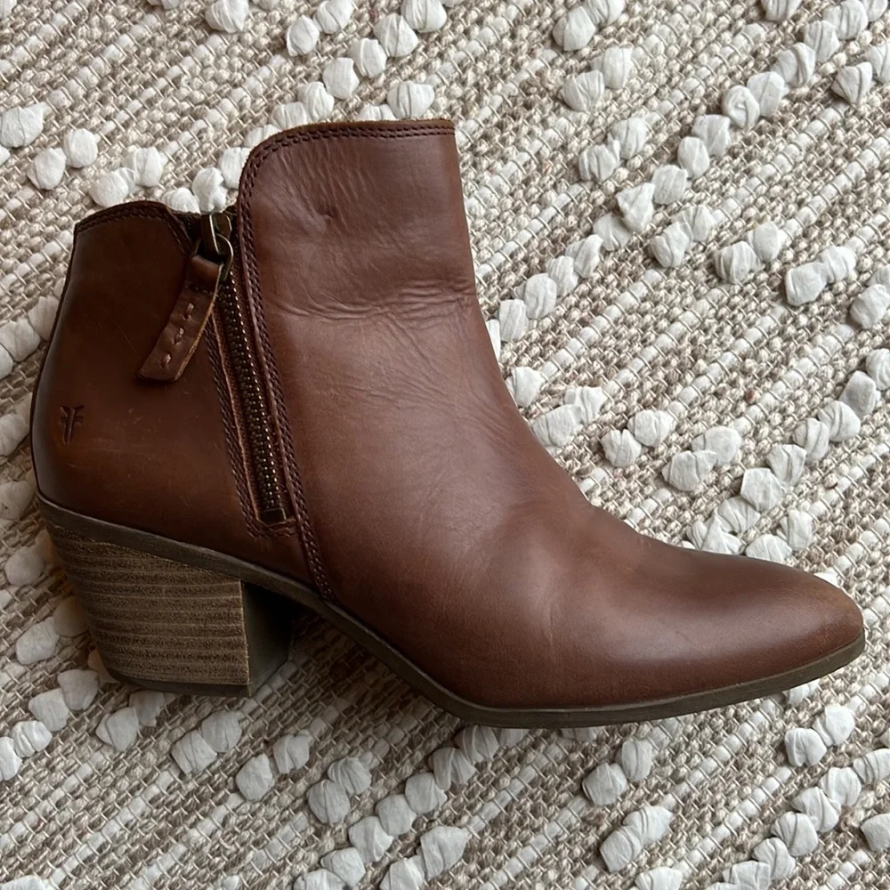 Frye boots. 👢 - Picture 4 of 12